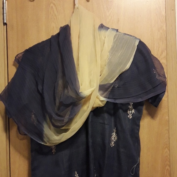 Benjabie/Idain_Pakstan Cultural Cloth 3 Pc. Size M - Picture 4 of 5